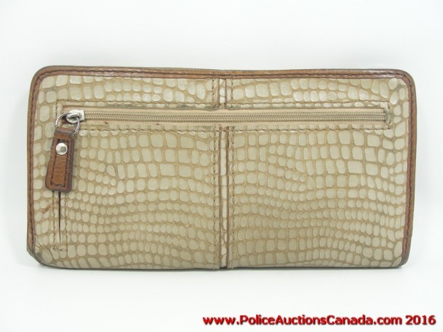 Police Auctions Canada - Women&#39;s Fossil Leather Wallet (122753L)