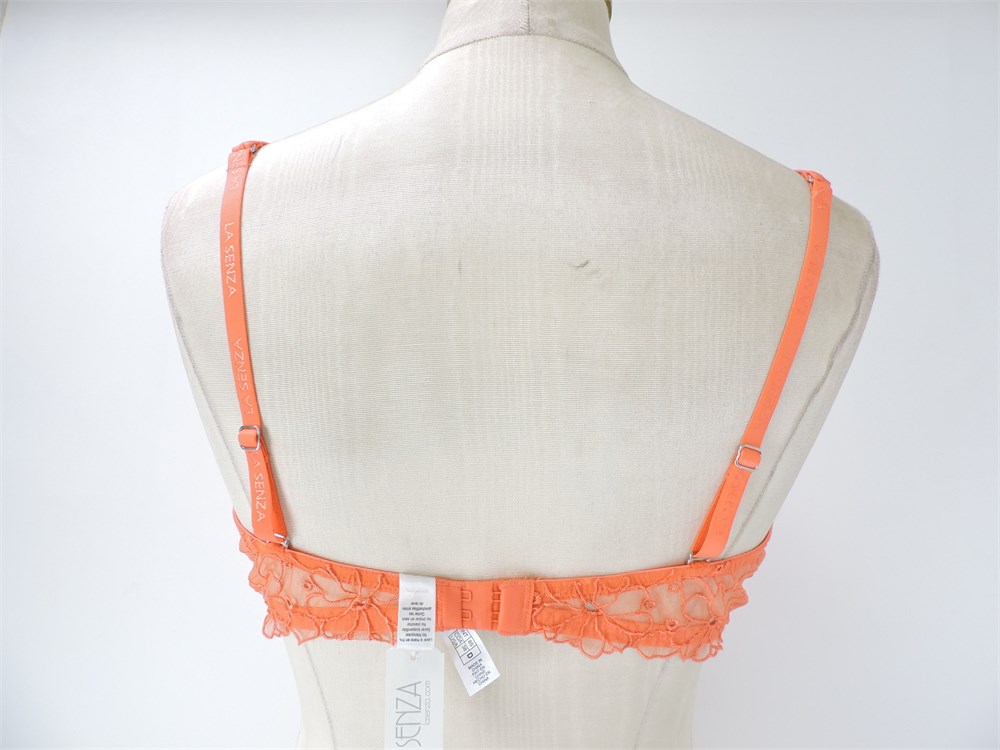 Police Auctions Canada - Ladies' La Senza Extreme Weightless Cleavage Push -up Bra, Size 38D (197681L)