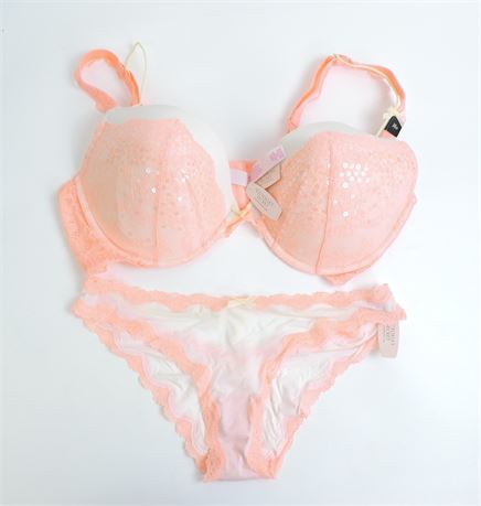 Police Auctions Canada - La Senza bra and panty set Bra 38 D, panty M  (212670L)