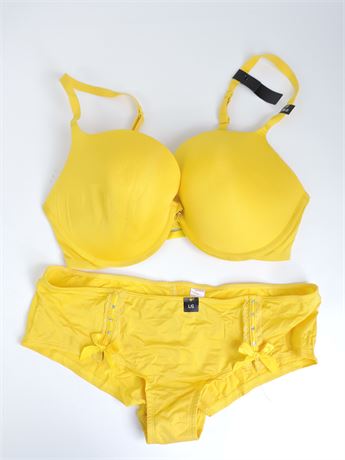 Police Auctions Canada - Women's La Senza 2-Piece Set: Bra (38 D) and  Panties (L) (212668L)