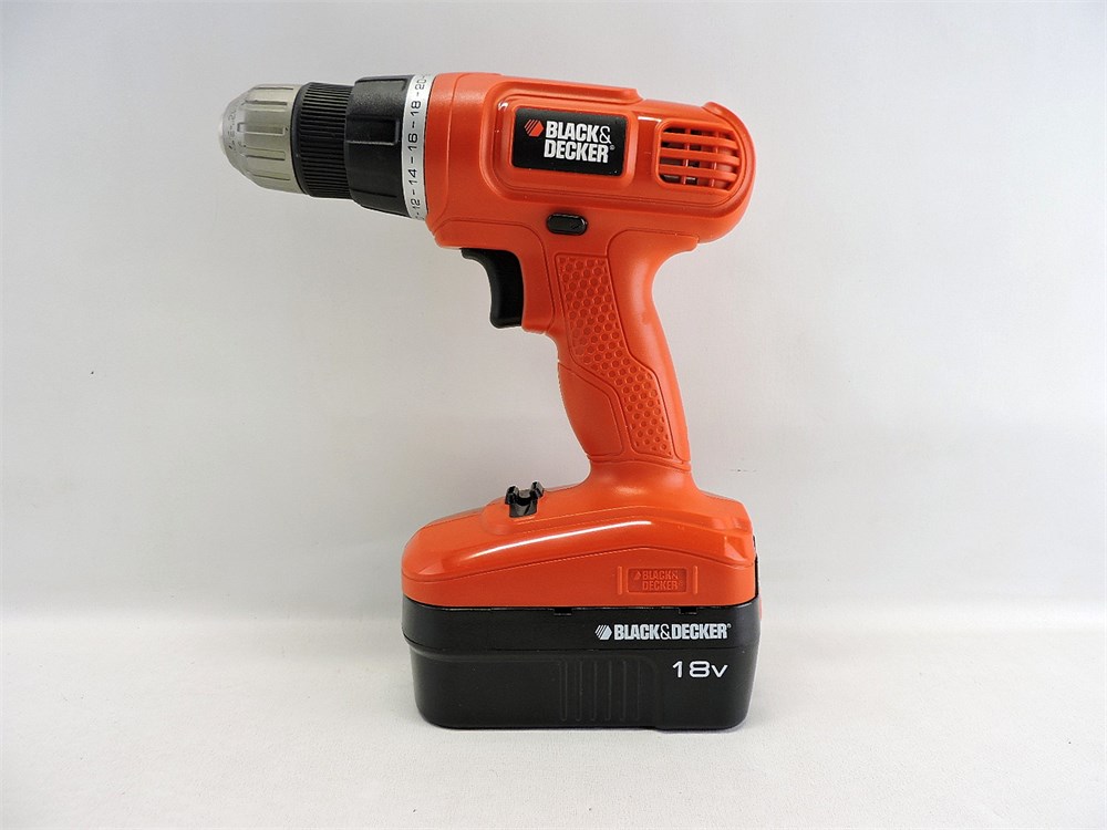 Police Auctions Canada - Black & Decker GC1800 Cordless 18V Drill