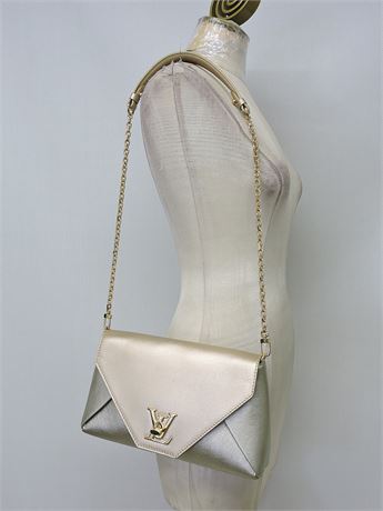 Police Auctions Canada - Louis Vuitton Love Note Clutch Handbag
