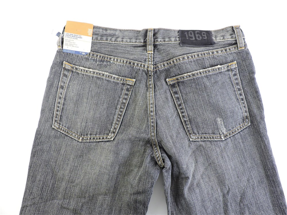 Police Auctions Canada - Men's Gap Jeans - Size 33 X 32 (227765L)
